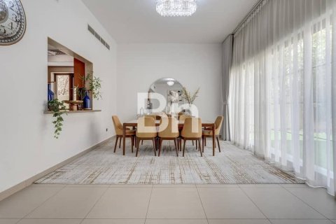 Villa in Nadd Al Sheba, Dubai 4 bedrooms, 468 sq.m. № 56368 - photo 19
