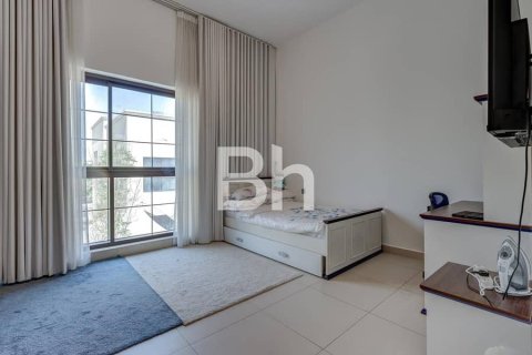Villa in Nadd Al Sheba, Dubai 4 bedrooms, 468 sq.m. № 56368 - photo 11
