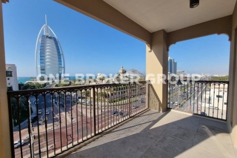 Apartment in Lamtara, Umm Suqeim, Dubai 4 bedrooms, 247.2 sq.m. № 699 - photo 1