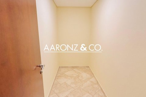 Снять в аренду квартиру в Джумейра Бич Резиденс, Дубай: 3 спальни, 241м², № 90750 - фото 10