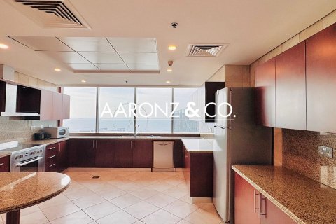 Снять в аренду квартиру в Джумейра Бич Резиденс, Дубай: 4 спальни, 344м², № 90749 - фото 12