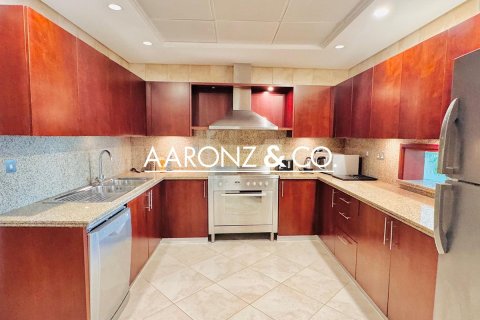 Снять в аренду квартиру в Джумейра Бич Резиденс, Дубай: 2 спальни, 183м², № 90751 - фото 9