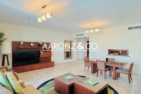 Снять в аренду квартиру в Джумейра Бич Резиденс, Дубай: 2 спальни, 183м², № 90751 - фото 4