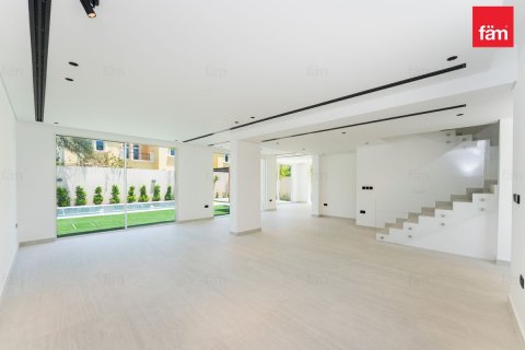 Villa in Jumeirah Park, Dubai 3 bedrooms, 498 sq.m. № 123391 - photo 3
