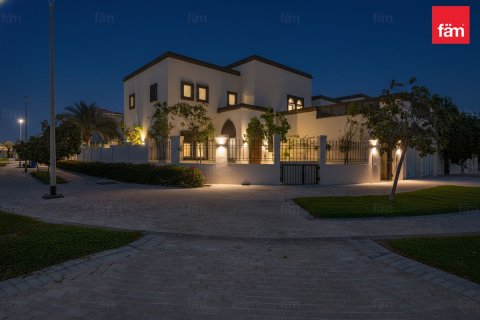 Villa in Jumeirah Park, Dubai 3 bedrooms, 498 sq.m. № 123391 - photo 24