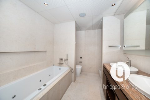 Apartment in Downtown Dubai (Downtown Burj Dubai), Dubai 2 bedrooms, 159 sq.m. № 98048 - photo 3