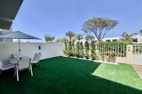 Villa en Dubai Hills Estate, Dubai, 3 dormitorios, 195 m², № 98049 - foto 12