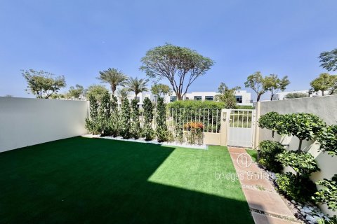 Villa en Dubai Hills Estate, Dubai, 3 dormitorios, 195 m², № 98049 - foto 2