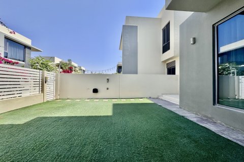 Villa in Dubai Hills Estate, Dubai 3 bedrooms, 194 sq.m. № 98053 - photo 9