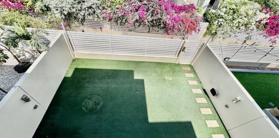 Villa in Dubai Hills Estate, Dubai 3 bedrooms, 194 sq.m. № 98053