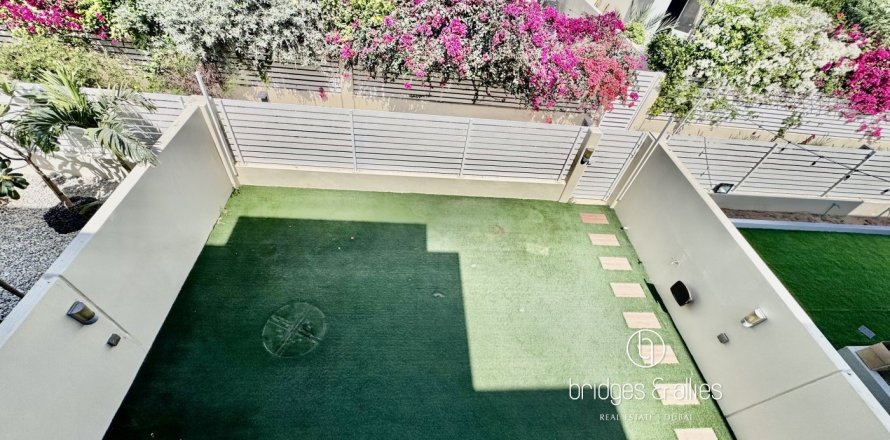 Villa en Dubai Hills Estate, Dubai, 3 dormitorios, 194 m², № 98053