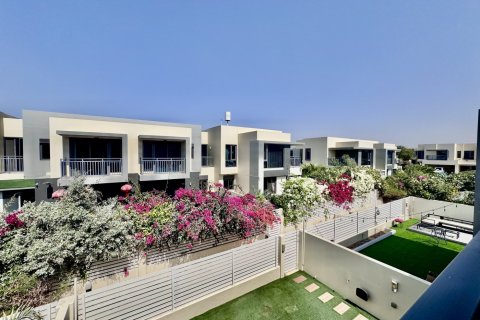 Villa in Dubai Hills Estate, Dubai 3 bedrooms, 194 sq.m. № 98053 - photo 8