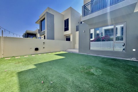 Villa in Dubai Hills Estate, Dubai 3 bedrooms, 194 sq.m. № 98053 - photo 13