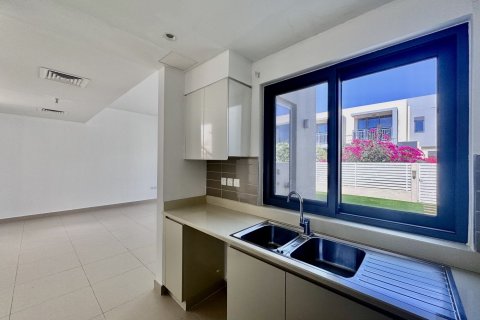 Villa in Dubai Hills Estate, Dubai 3 bedrooms, 194 sq.m. № 98053 - photo 5