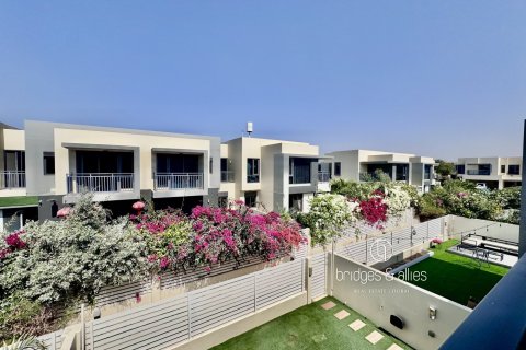 Villa en Dubai Hills Estate, Dubai, 3 dormitorios, 194 m², № 98053 - foto 3