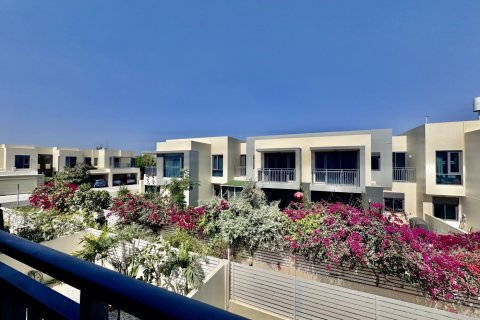 Villa in Dubai Hills Estate, Dubai 3 bedrooms, 194 sq.m. № 98053 - photo 22