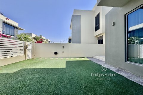 Villa en Dubai Hills Estate, Dubai, 3 dormitorios, 194 m², № 98053 - foto 2