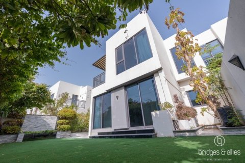 Villa en Dubai Hills Estate, Dubai, 4 dormitorios, 200 m², № 98052