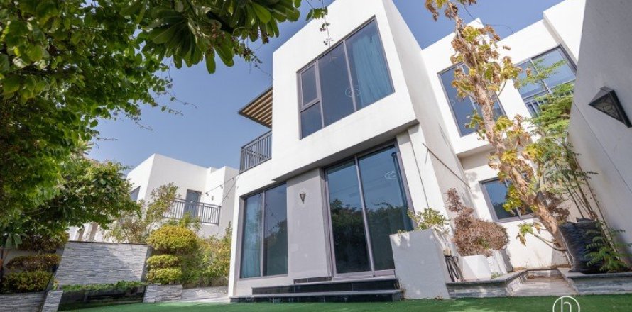 Villa en Dubai Hills Estate, Dubai, 4 dormitorios, 200 m², № 98052