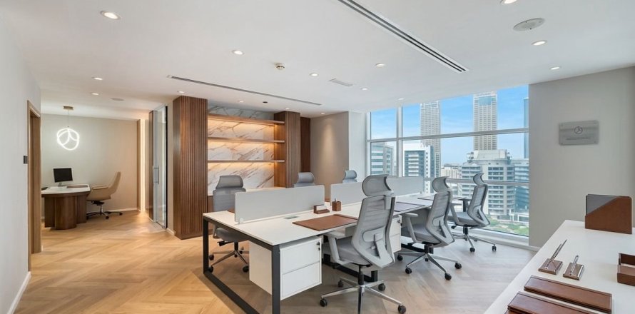 Bureau à Dubai, 483.9 m², № 99908