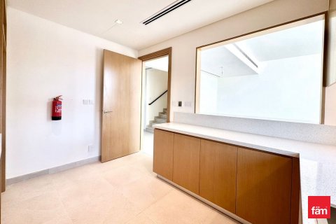 Villa in Al Furjan, Dubai 4 bedrooms, 358.8 sq.m. № 99911 - photo 7