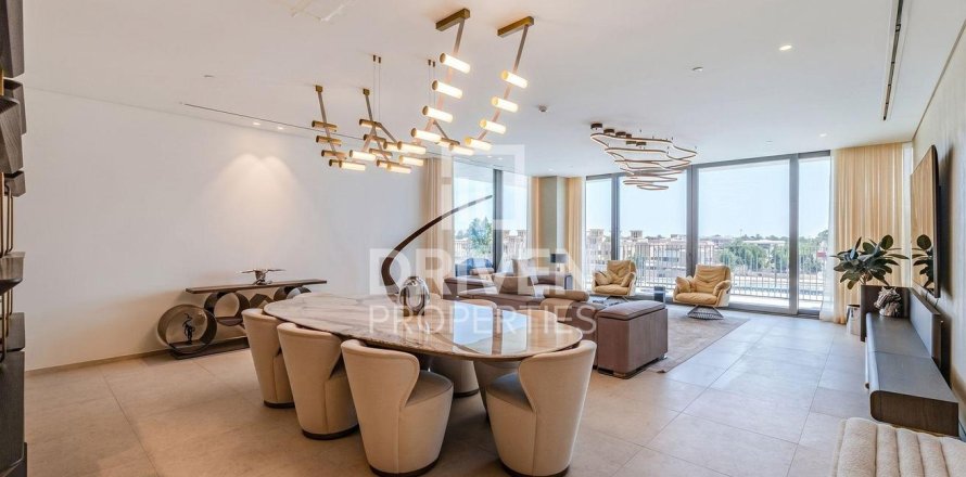 Apartment in Jumeirah, Dubai 4 bedrooms, 331.11 sq.m. № 128074