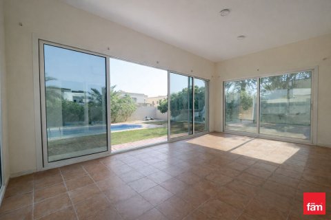 Снять в аренду виллу в Jumeirah Park, Дубай: 4 спальни, 738.1м², № 100164 - фото 3