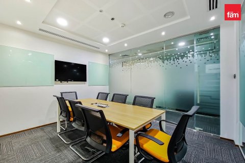 Propiedad comercial en Dubai, 1128.4 m², № 77852 - foto 12