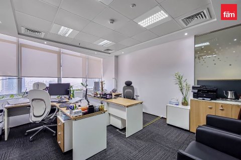 Propiedad comercial en Dubai, 1128.4 m², № 77852 - foto 15