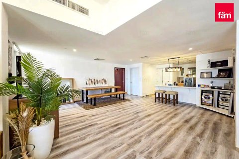 Купить квартиру в Дубае: 1 спальня, 112.6м², № 84779 - фото 2