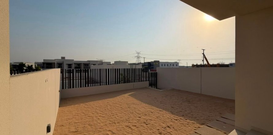 Townhouse in Jebel Ali, Dubai studio, 238 sq.m. № 124501