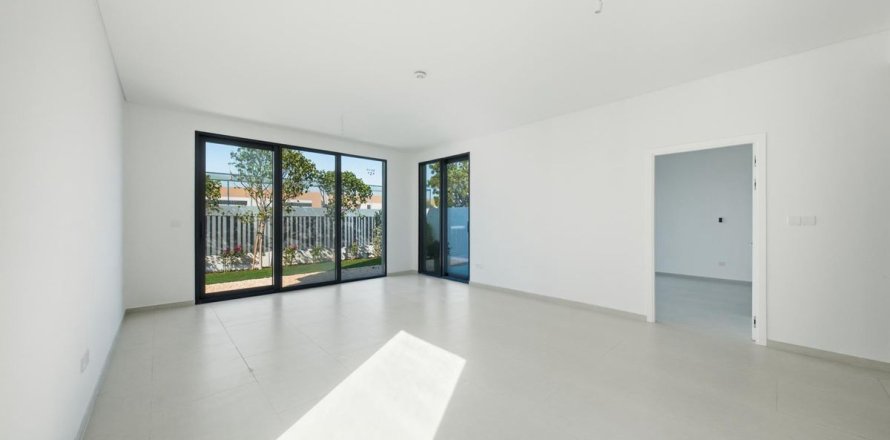 Townhouse in Jebel Ali, Dubai studio, 411.2 sq.m. № 124500