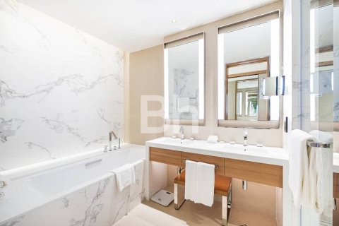 Apartment in Downtown Dubai (Downtown Burj Dubai), Dubai 3 bedrooms, 145 sq.m. № 21293 - photo 15