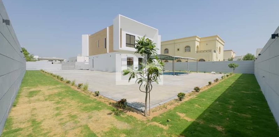 Вилла в Аль-Барше, Дубай, 5 спален, 395м², № 21295