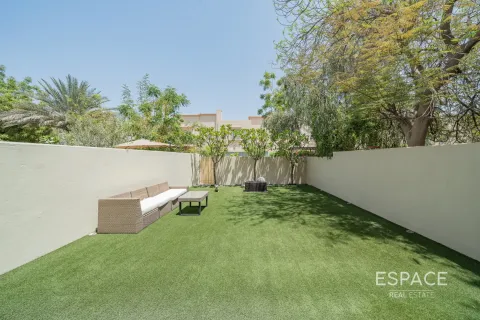 Villa in Springs 14, The Springs, Dubai 2 bedrooms, 153 sq.m. № 61464 - photo 17