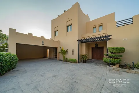 Villa in Meadows 8, Meadows, Dubai 5 bedrooms, 571 sq.m. № 61463 - photo 2