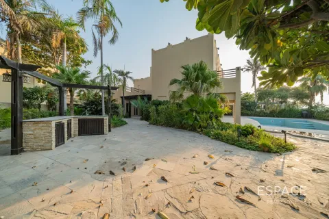 Villa in Meadows 8, Meadows, Dubai 5 bedrooms, 571 sq.m. № 61463 - photo 3