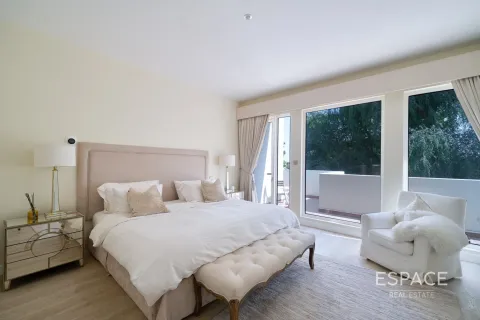 Купить виллу в Saheel, Арабиан Ранчес, Дубай: 4 спальни, 420м², № 61475 - фото 7