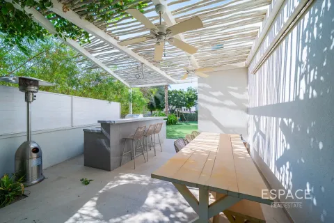 Купить виллу в Saheel, Арабиан Ранчес, Дубай: 4 спальни, 420м², № 61475 - фото 17