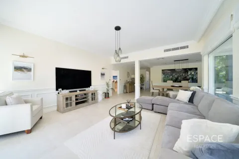 Купить виллу в Saheel, Арабиан Ранчес, Дубай: 4 спальни, 420м², № 61475 - фото 3