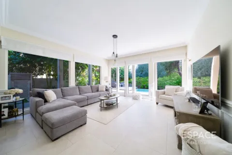 Купить виллу в Saheel, Арабиан Ранчес, Дубай: 4 спальни, 420м², № 61475 - фото 2