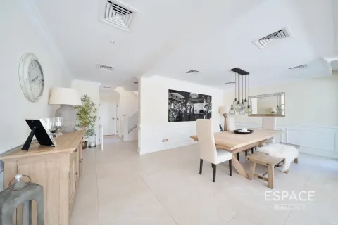 Купить виллу в Saheel, Арабиан Ранчес, Дубай: 4 спальни, 420м², № 61475 - фото 4