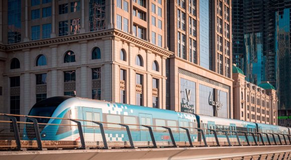 دبي تطلق مشروع «الخط الذهبي» الطموح لمترو الأنفاق: دفعة جديدة لحركة التنقل في المدينة