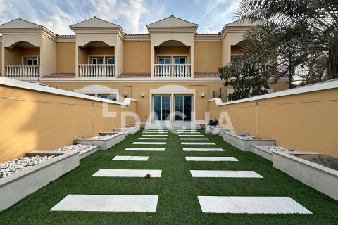Townhouse in Jumeirah Village Triangle, Dubai 2 bedrooms, 152 sq.m. № 111607 - photo 2