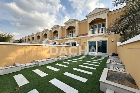 Townhouse in Jumeirah Village Triangle, Dubai 2 bedrooms, 152 sq.m. № 111607