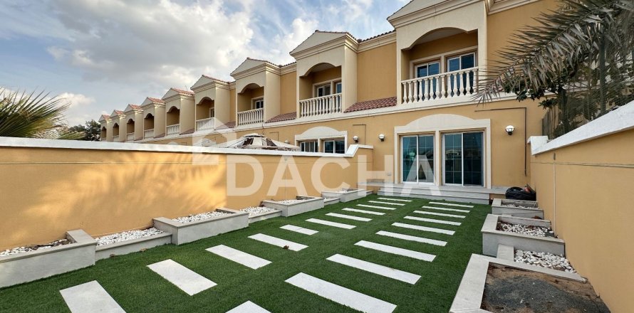Townhouse in Jumeirah Village Triangle, Dubai 2 bedrooms, 152 sq.m. № 111607