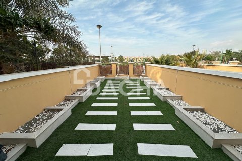 Townhouse in Jumeirah Village Triangle, Dubai 2 bedrooms, 152 sq.m. № 111607 - photo 4