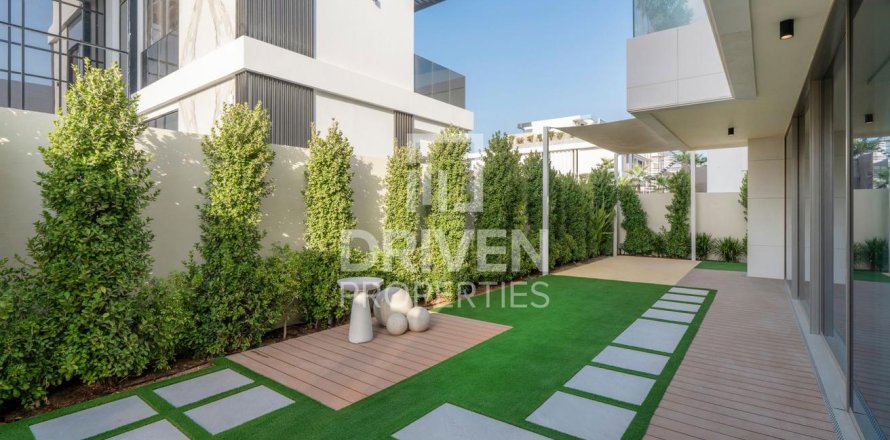 Вилла в La Mer, Джумейра, Дубай, 5 спален, 704.76м², № 126536