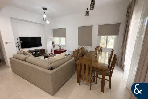 Снять в аренду виллу в Dubai Land, Дубай: 3 спальни, 275м², № 98882 - фото 6