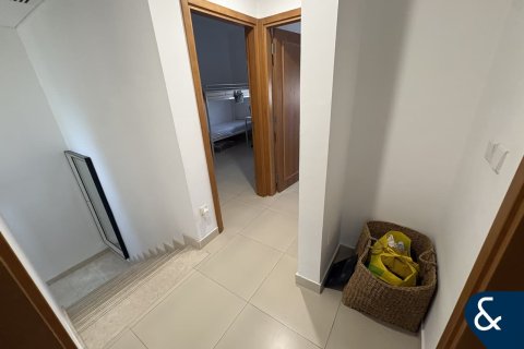 Снять в аренду виллу в Dubai Land, Дубай: 3 спальни, 275м², № 98882 - фото 16